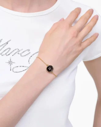 Das Knopfkettenarmband