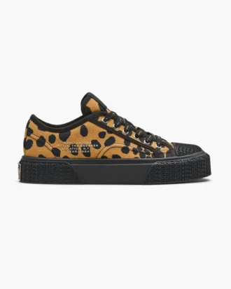 Der bedruckte Canvas-Sneaker