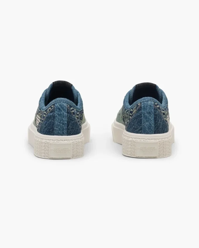 Der dekonstruierte Denim-Sneaker Der dekonstruierte Denim-Sneaker
