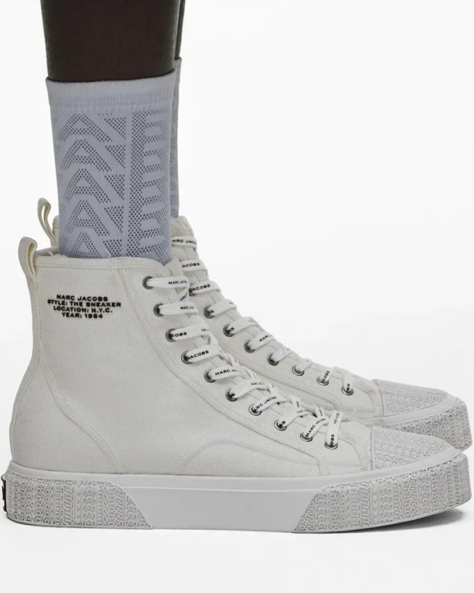 Der High-Top-Sneaker Der High-Top-Sneaker