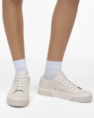 Der Ledersneaker