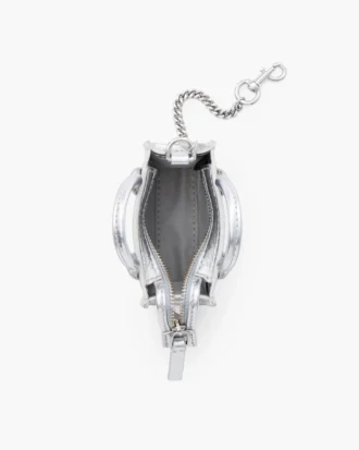 Der Nano-Tote-Charm aus Metallic-Leder