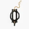 Der Nano-Tote-Charm aus Metallic-Leder Der Nano-Tote-Charm aus Metallic-Leder