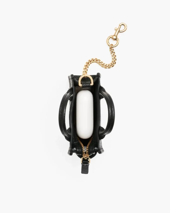 Der Nano-Tote-Charm aus Metallic-Leder Der Nano-Tote-Charm aus Metallic-Leder