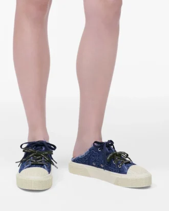Der Puffy Daisy Denim Sneaker Mule