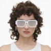 Die auffällige Logo-Sonnenbrille mit quadratischen Spiegelgläsern Die auffällige Logo-Sonnenbrille mit quadratischen Spiegelgläsern
