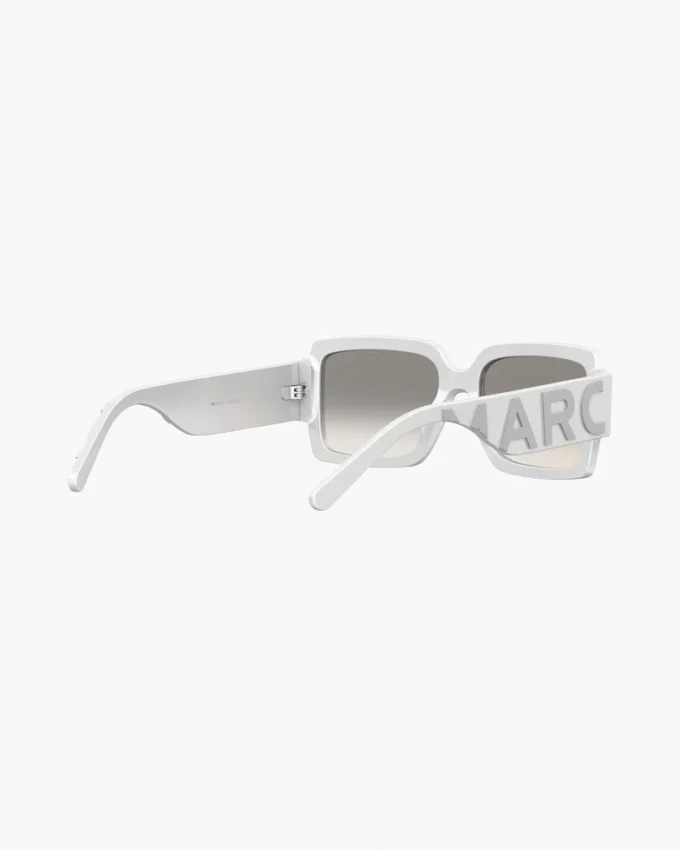 Die auffällige Logo-Sonnenbrille mit quadratischen Spiegelgläsern Die auffällige Logo-Sonnenbrille mit quadratischen Spiegelgläsern