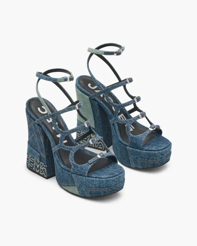 Die dekonstruierte Denim-Kiki-Plateausandale Die dekonstruierte Denim-Kiki-Plateausandale
