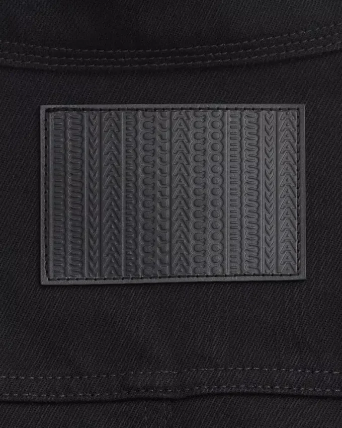 Die geriffelte Jeansjacke Die geriffelte Jeansjacke