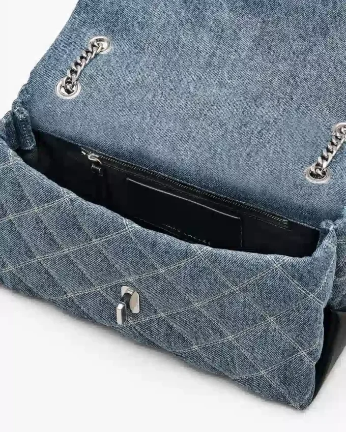 Die gesteppte Denim-Umhängetasche mit zwei Tragevarianten
