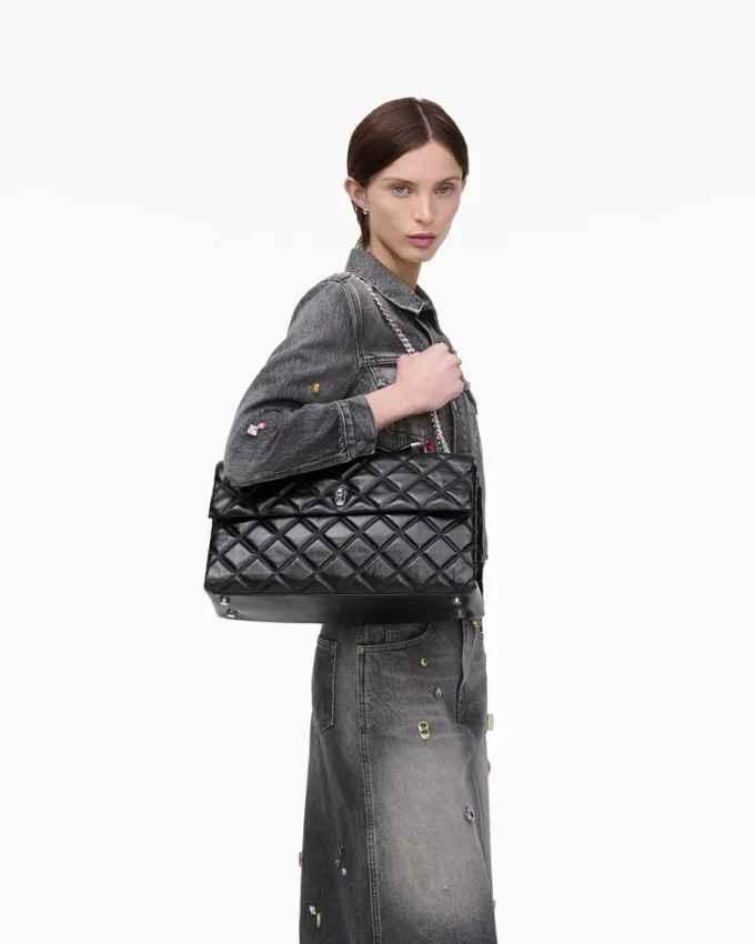 Die gesteppte XL Dual Convertible Schultertasche Die gesteppte XL Dual Convertible Schultertasche