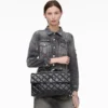 Die gesteppte XL Dual Convertible Schultertasche Die gesteppte XL Dual Convertible Schultertasche