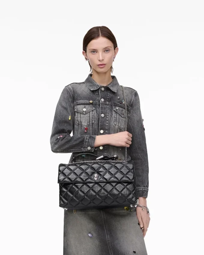 Die gesteppte XL Dual Convertible Schultertasche Die gesteppte XL Dual Convertible Schultertasche