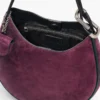 Die große Dual-Hobo-Tasche aus Wildleder Die große Dual-Hobo-Tasche aus Wildleder