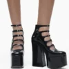 Die Kiki-Stiefelette aus Lackleder Die Kiki-Stiefelette aus Lackleder