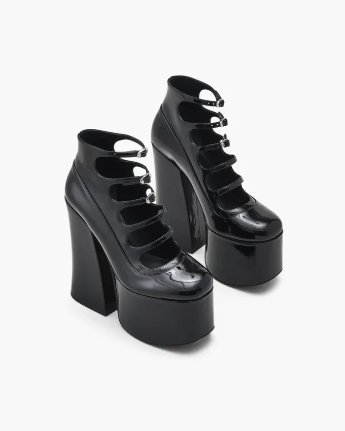 Die Kiki-Stiefelette aus Lackleder Die Kiki-Stiefelette aus Lackleder