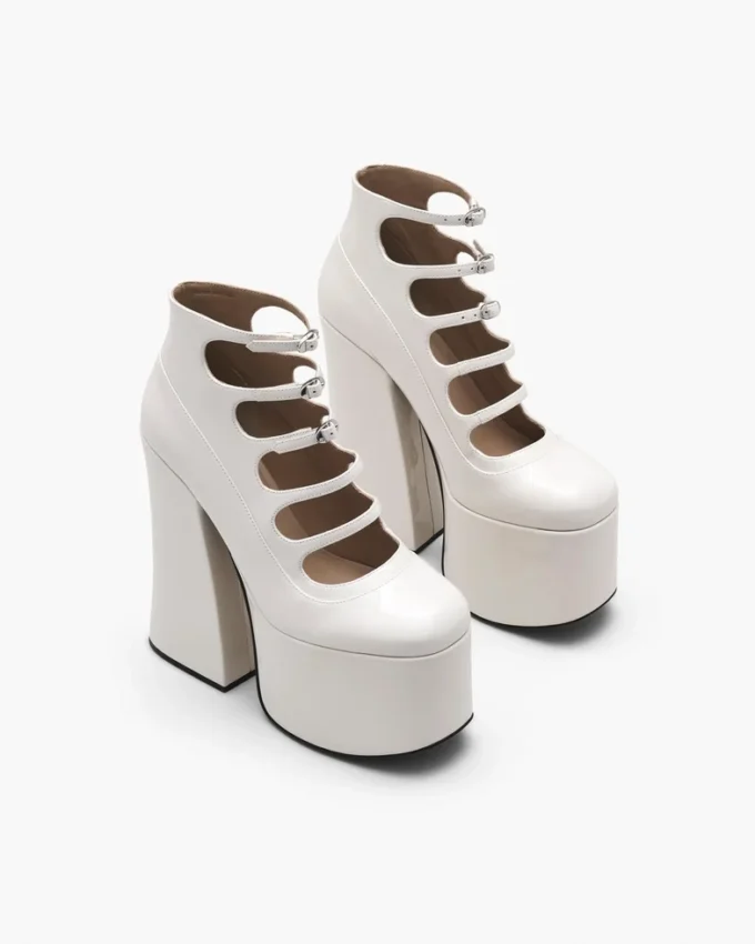 Die Kiki-Stiefelette aus Lackleder Die Kiki-Stiefelette aus Lackleder
