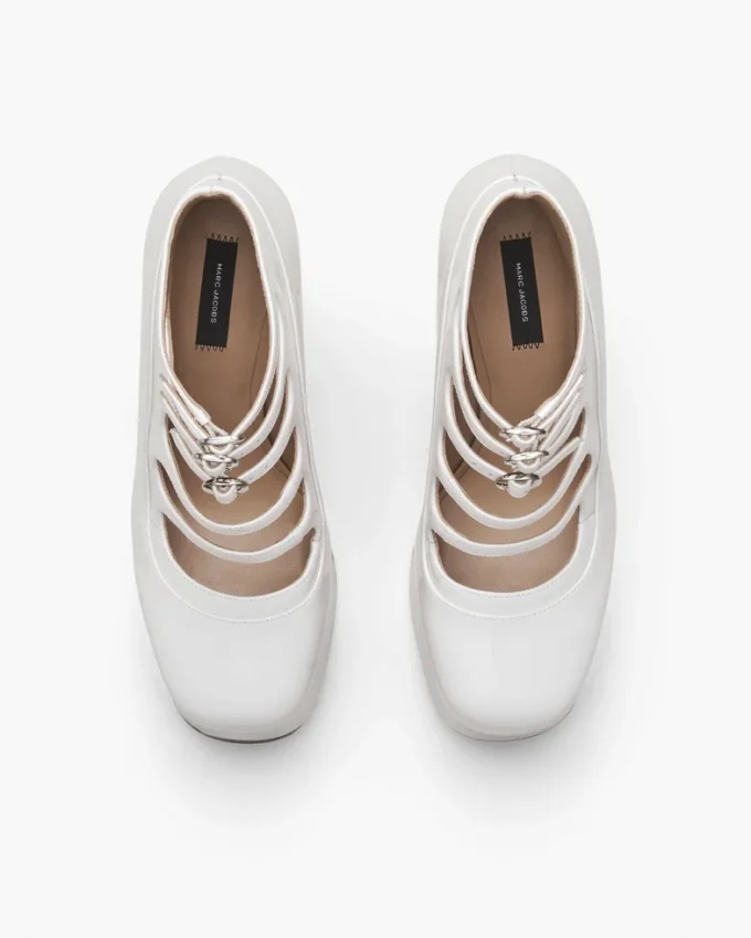 Die Kiki-Stiefelette aus Lackleder Die Kiki-Stiefelette aus Lackleder