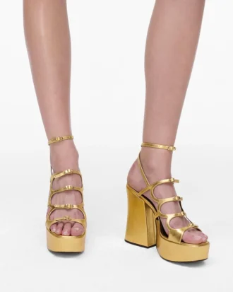 Die Metallic-Leder-Plateausandale Kiki