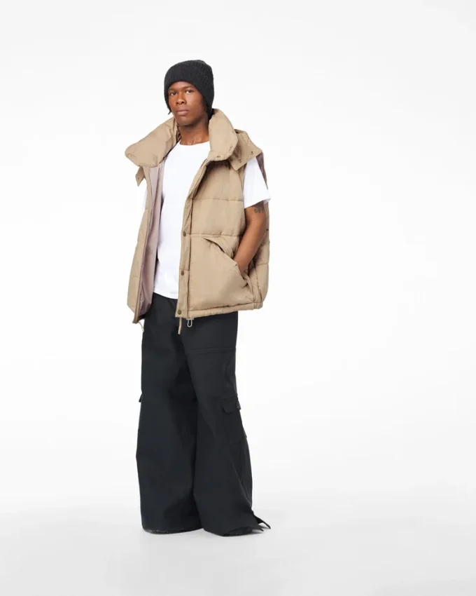 Die Oversized-Daunenweste