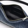 Die Schultertasche „Faded Denim Charm” Die Schultertasche „Faded Denim Charm”