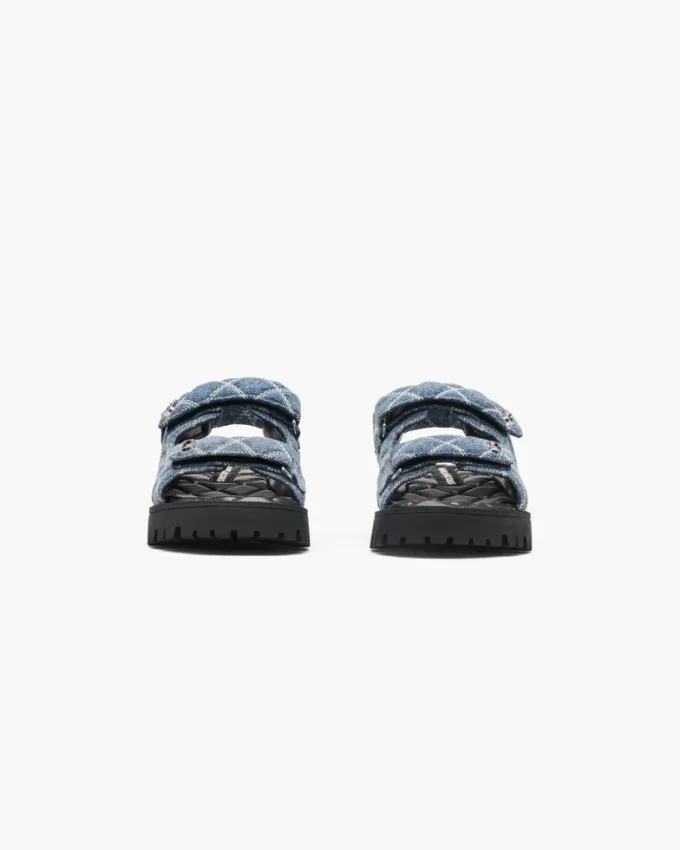 Die Sunny Sandal aus gestepptem Denim