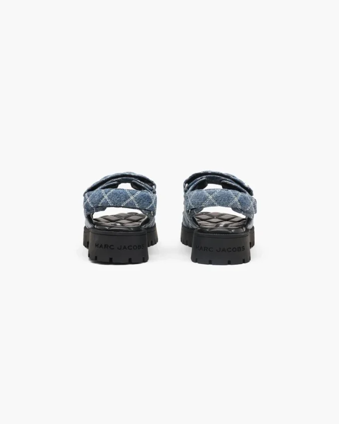 Die Sunny Sandal aus gestepptem Denim