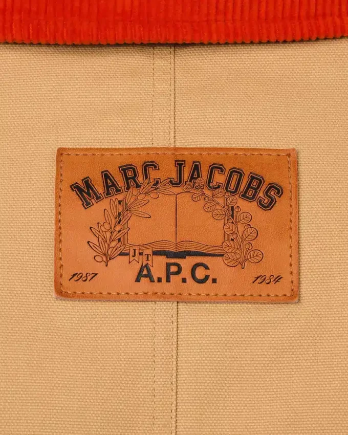 Die Unisex-Jacke „Stoned Canvas” von A.P.C. X Marc Jacobs