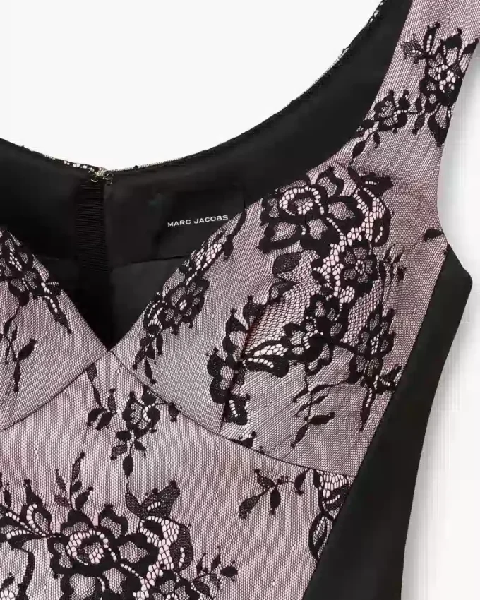 Geformtes Spitzenkleid