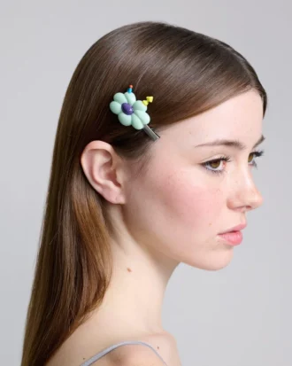 Haarspange mit aufgeblähter Blume