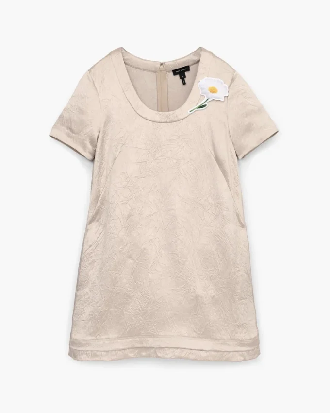Kleid aus geknittertem Satin