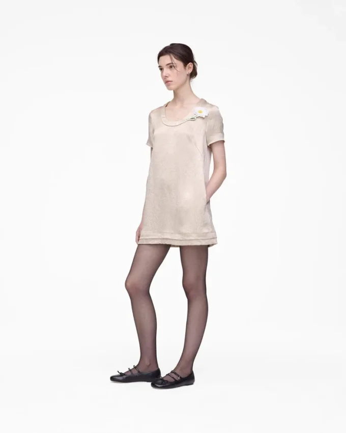 Kleid aus geknittertem Satin