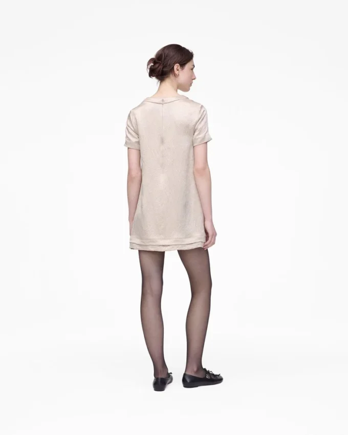 Kleid aus geknittertem Satin