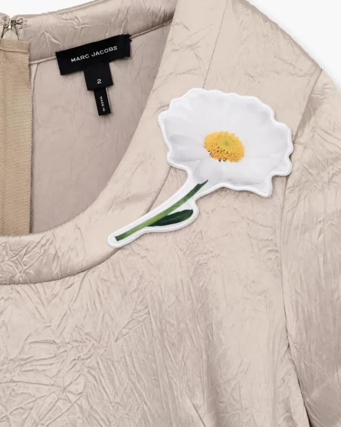 Kleid aus geknittertem Satin