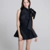 Kleid mit geformter Schleife