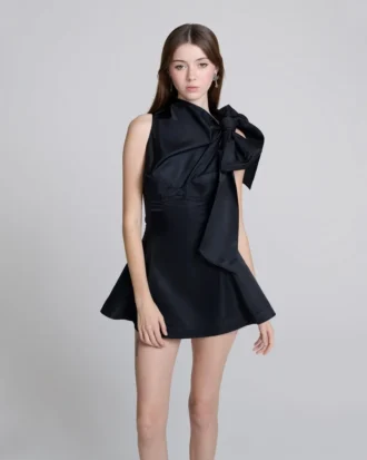 Kleid mit geformter Schleife