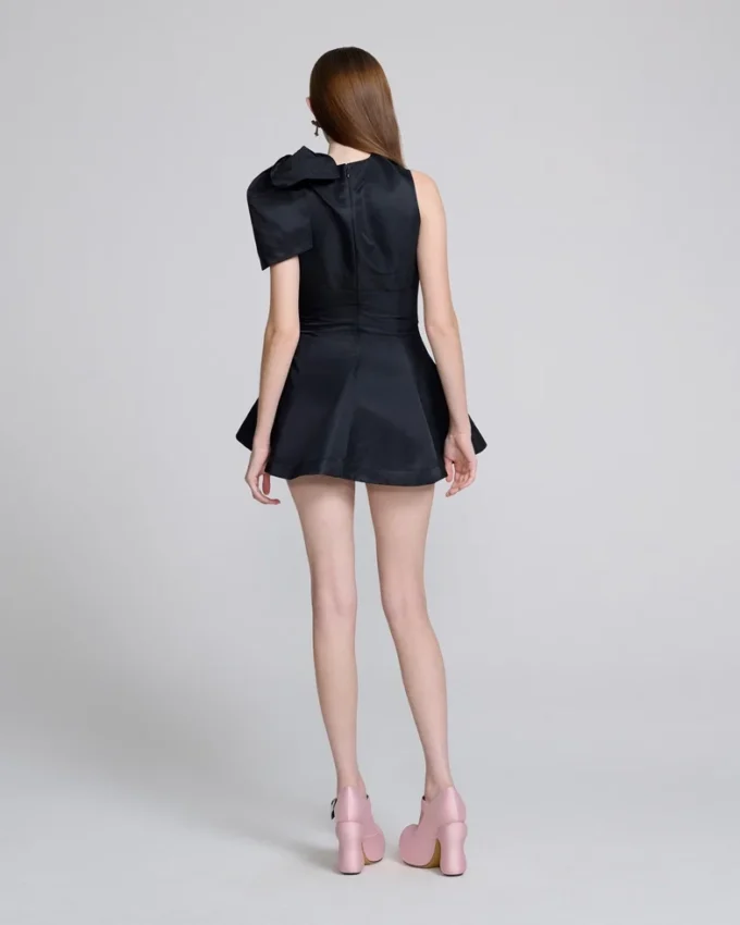 Kleid mit geformter Schleife