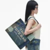 The dekonstruierte große Denim-Tote Bag The dekonstruierte große Denim-Tote Bag
