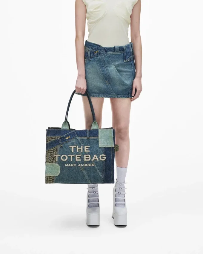 The dekonstruierte große Denim-Tote Bag The dekonstruierte große Denim-Tote Bag