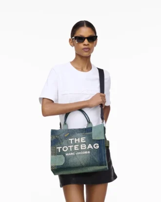 The dekonstruierte mittelgroße Denim-Tote Bag