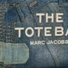 The dekonstruierte mittelgroße Denim-Tote Bag