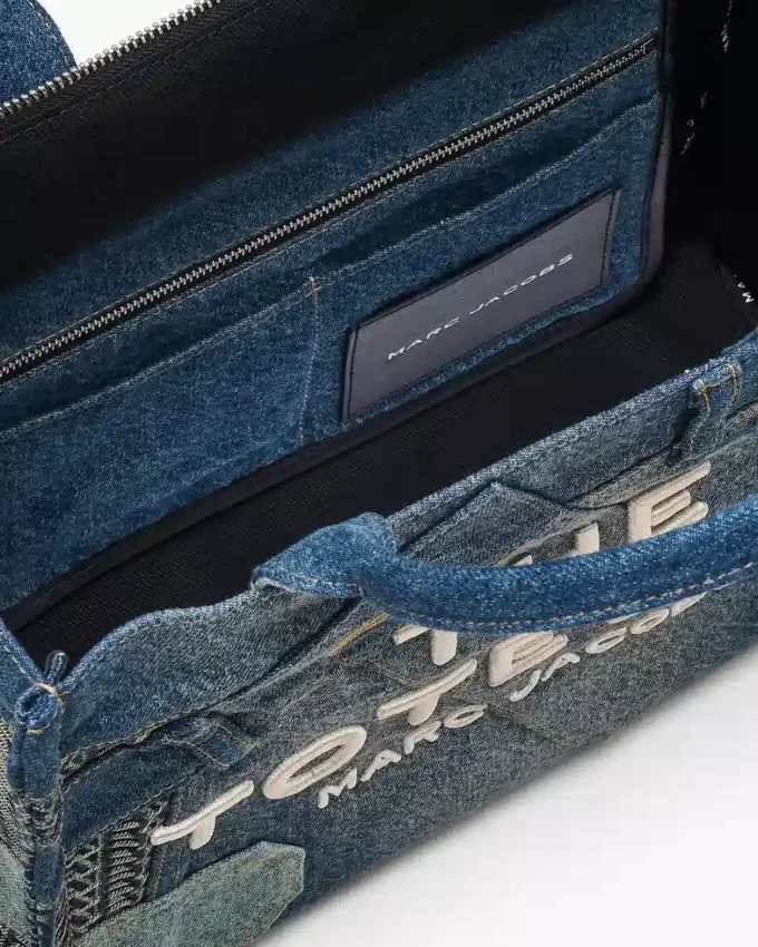 The dekonstruierte mittelgroße Denim-Tote Bag
