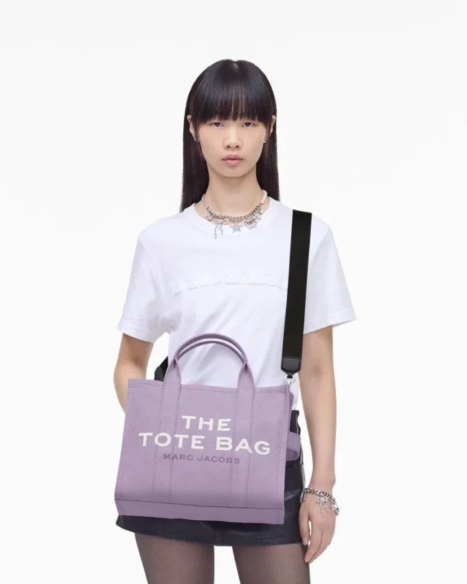 The medium-sized Canvas Tote Bag The medium-sized Canvas Tote Bag