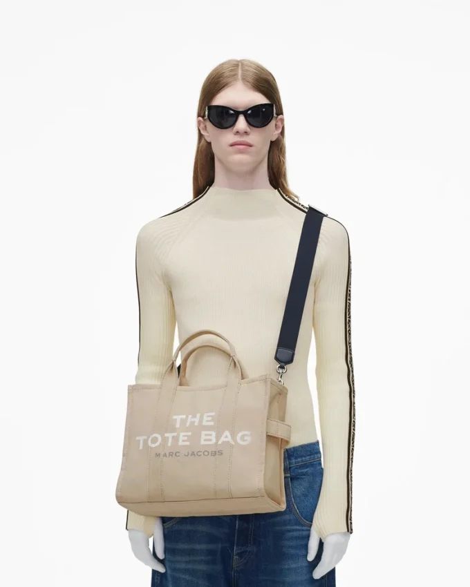 The medium-sized Canvas Tote Bag The medium-sized Canvas Tote Bag