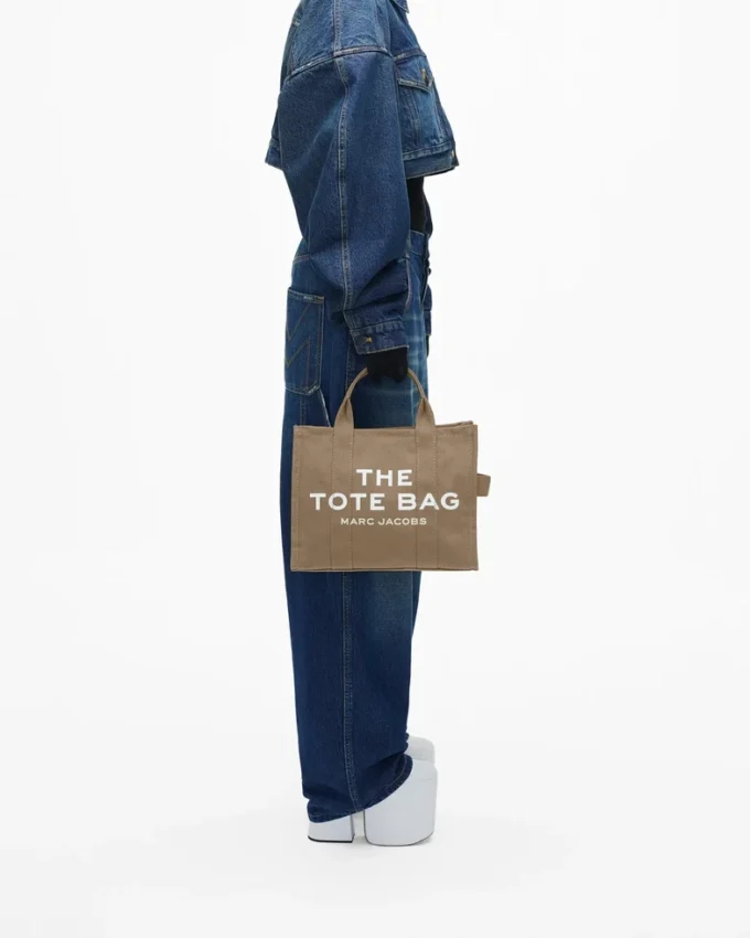 The medium-sized Canvas Tote Bag The medium-sized Canvas Tote Bag
