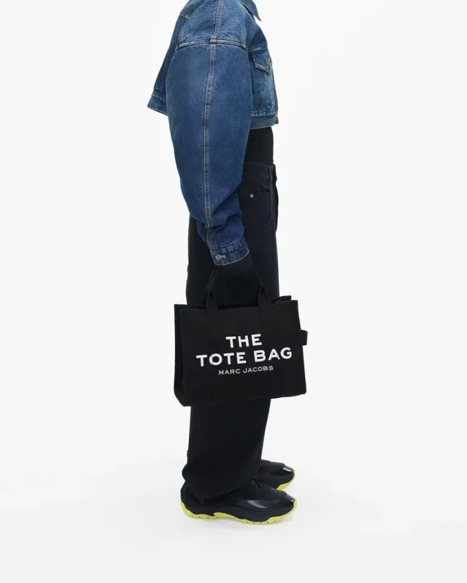 The medium-sized Canvas Tote Bag The medium-sized Canvas Tote Bag