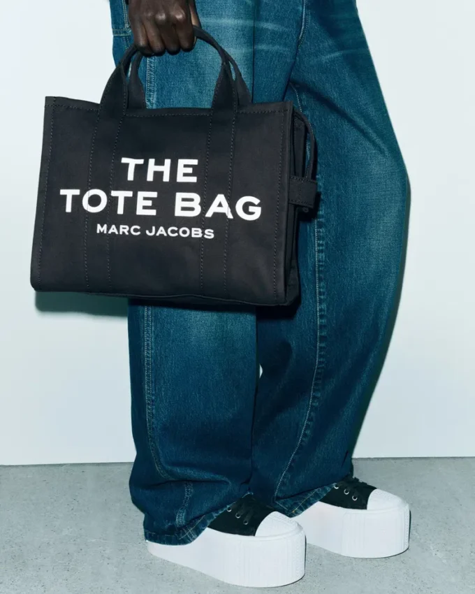 The medium-sized Canvas Tote Bag The medium-sized Canvas Tote Bag