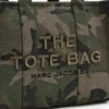 The medium-sized Tote Bag made from Jacquard fabric with camouflage pattern The medium-sized Tote Bag made from Jacquard fabric with camouflage pattern