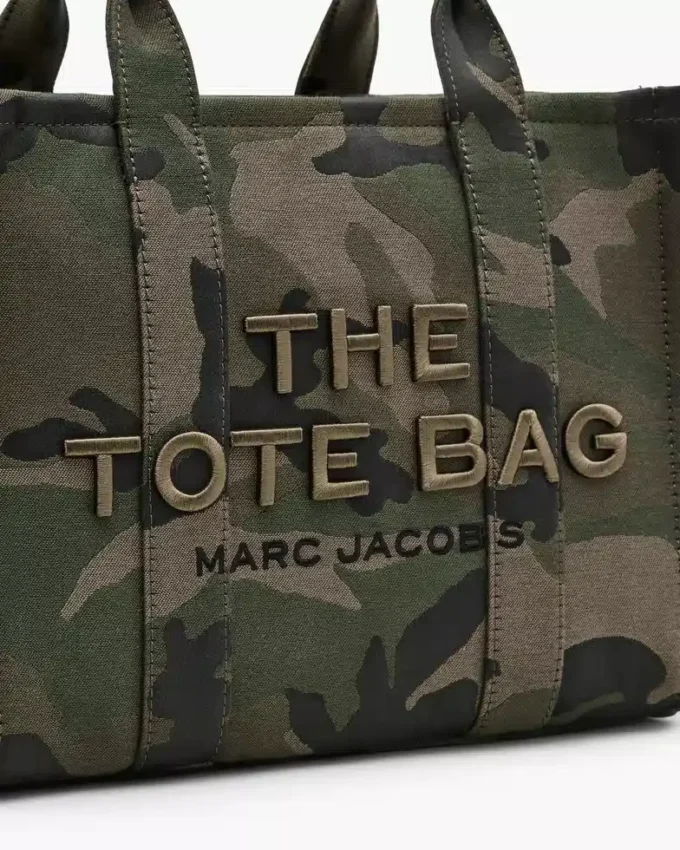 The medium-sized Tote Bag made from Jacquard fabric with camouflage pattern The medium-sized Tote Bag made from Jacquard fabric with camouflage pattern