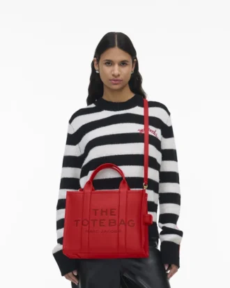 The medium-sized Tote Bag made of leather